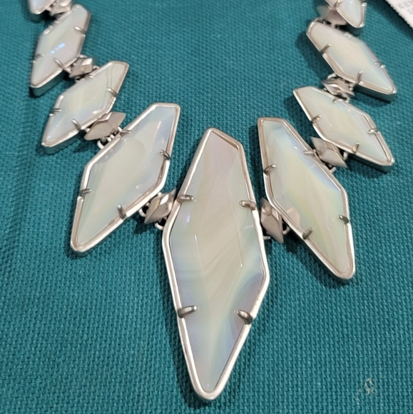 IRIDESCENT WHITE BANDED AGATE NECKLACE SILVER NWT - Picture 5 of 15